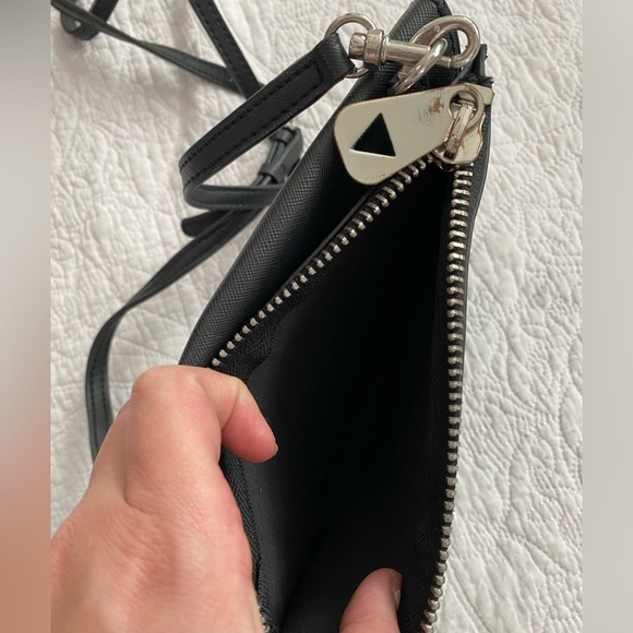 Guess brand clutch. Black clutch. Perfect conditions - Picture 2 of 3